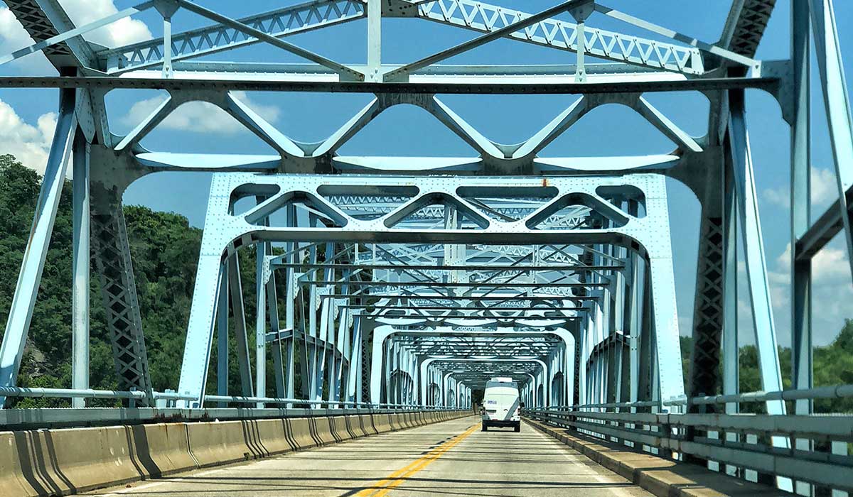Steel bridge coated with durable protective finish, highlighting sustainable powder coating solutions designed for long-term infrastructure performance and reduced environmental impact.